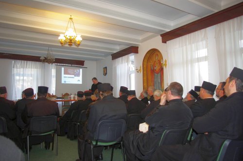 Prima şedinţă prezidată de noul protoiereu de Târgu Neamţ Poza 44020