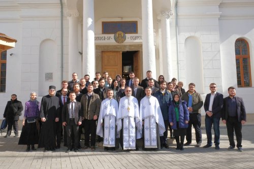 Noi absolvenţi la Facultatea de Teologie din Bucureşti  Poza 44006