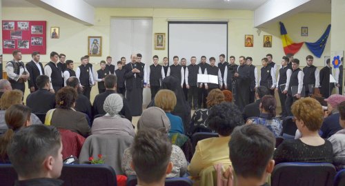 Program dedicat „Mamei”, la Liceul Ortodox din Oradea      Poza 43935