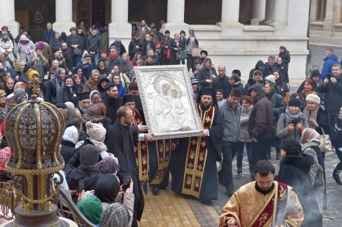 Pelerinaj şi rugăciuni pe Colina Bucuriei Poza 43250