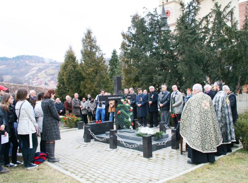 Parastas la mormântul lui Nicolae Titulescu din Braşov Poza 42870