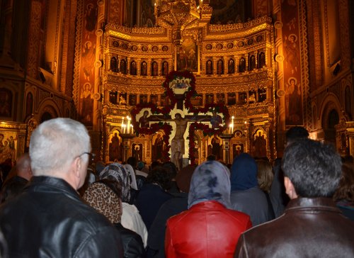 Înnoire şi jertfă în Crucea lui Hristos Poza 42474