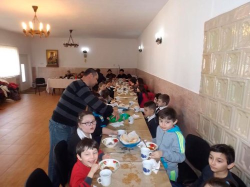 Program social-filantropic în Parohia „Sfântul Nicolae“ din Buhuşi Poza 42261