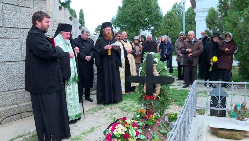 Scriitoarea Lidia Stăniloae, pomenită la Mănăstirea Cernica Poza 42283