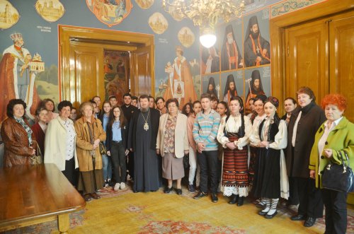 Elevi în vizită la reședința episcopală din Oradea Poza 42123