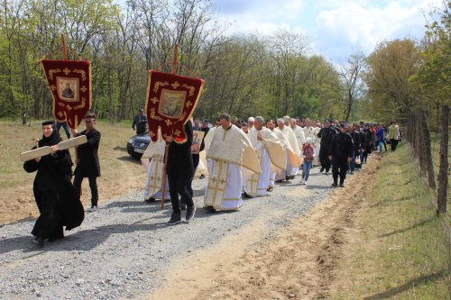 Biserici şi mănăstiri în haină de praznic Poza 40576