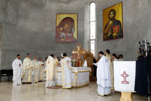 Binecuvântarea lucrărilor la o biserică nouă din Ploiești Poza 40220