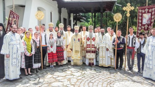 Praznic ales în lavra din Defileul Jiului Poza 40025