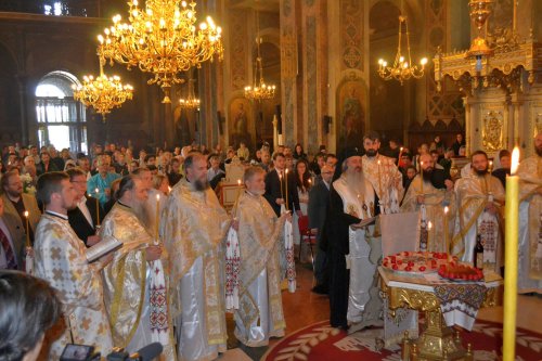 Sfânta Liturghie şi slujbă de pomenire în memoria martirilor şi apărătorilor Ortodoxiei din timpul comunismului Poza 39843