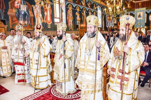 Sfințirea bisericii ortodoxe române din Apateu Poza 39788