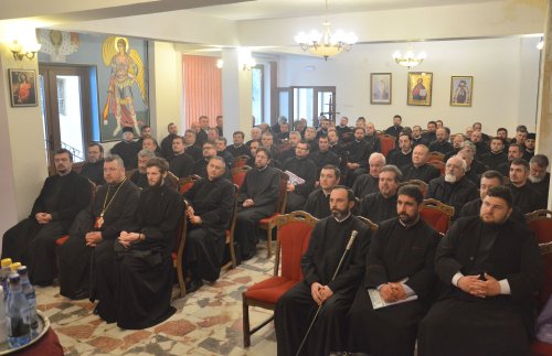 Conferință preoțească dedicată sfintelor icoane, în Protopopiatul Oradea Poza 39687