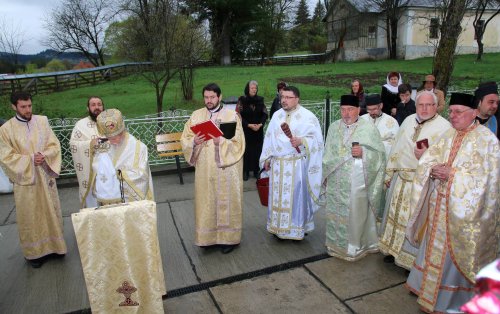 Liturghie arhierească la Mănăstirea Cămârzani Poza 39612