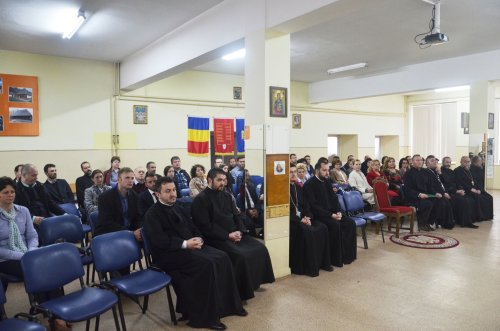 Conferința cadrelor didactice de religie şi teologie din Eparhia Oradiei Poza 39372