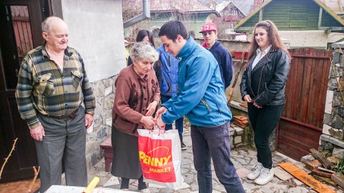 Tinerii învață filantropia într-o parohie din Bușteni Poza 39182