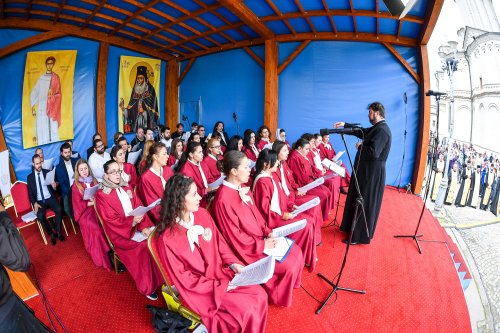 Liturghie arhierească și momente festive la Patriarhia Română Poza 38965