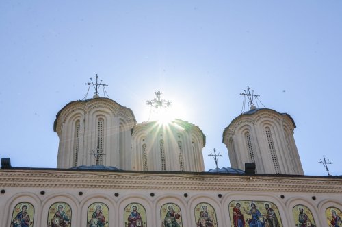 Liturghie arhierească și momente festive la Patriarhia Română Poza 38967