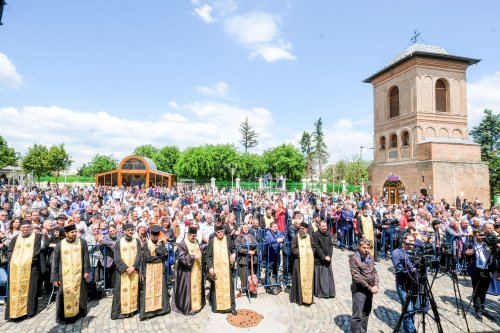 Liturghie arhierească și momente festive la Patriarhia Română Poza 38968