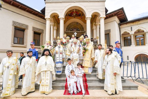 Liturghie arhierească și momente festive la Patriarhia Română Poza 38976