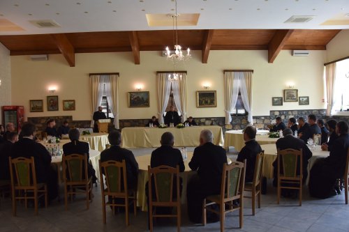 Dezbateri despre anul omagial și comemorativ în Patriarhia Română, la Ciclova Română Poza 38779