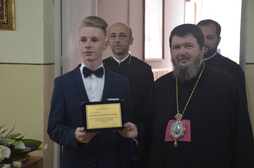 Festivitate la Liceul Ortodox „Episcop Roman Ciorogariu” din Oradea Poza 38650