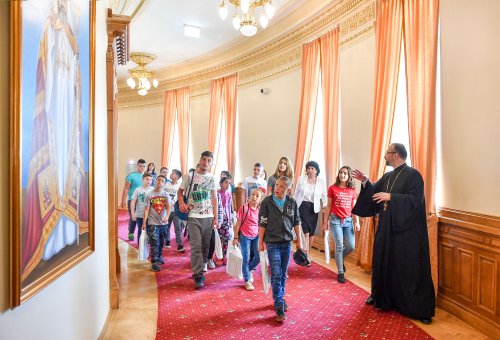 De ziua lor, 100 de copii au vizitat Palatul Patriarhiei Poza 38297