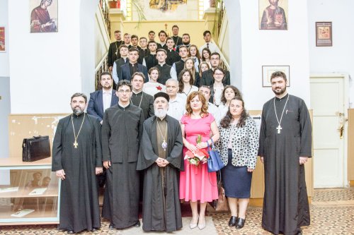 Festivitatea de absolvire a promoţiei 2017 la Seminarul Teologic Ortodox Arad Poza 38352