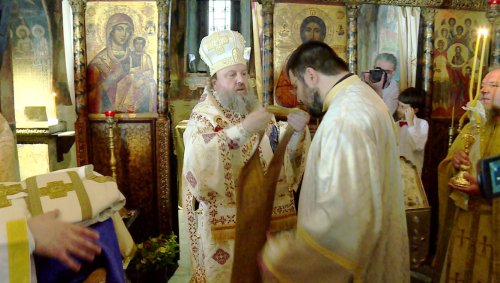 Sfântul Iustin Martirul și Filosoful a fost sărbătorit ieri la Mănăstirea Stavropoleos Poza 38309
