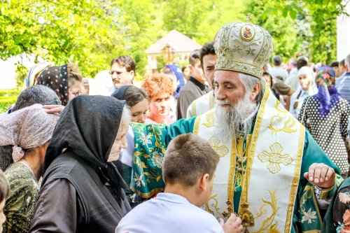 Sfinte Liturghii arhiereşti în Mitropolia Olteniei Poza 38115