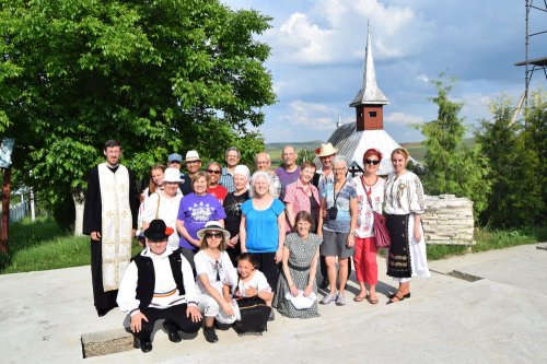 Turişti străini în Parohia Berchieşu, Turda Poza 37563