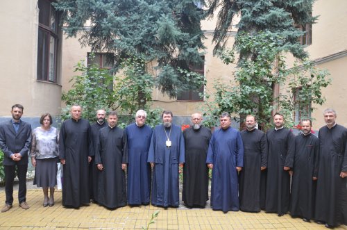 Consfătuirea cadrelor didactice de la Facultatea de Teologie Ortodoxă Oradea cu PS Episcop Sofronie Poza 37505