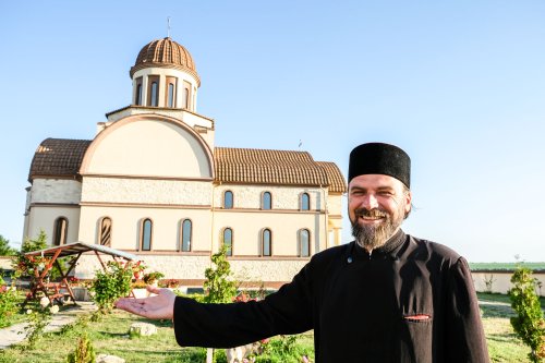 Liturghie și filantropie într-o mănăstire tomitană Poza 37294