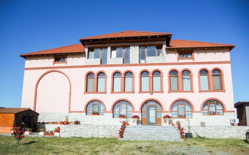 Liturghie și filantropie într-o mănăstire tomitană Poza 37298