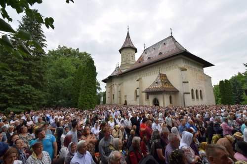 20.000 de pelerini s-au întâlnit cu Sfântul Ioan cel Nou de la Suceava Poza 36964