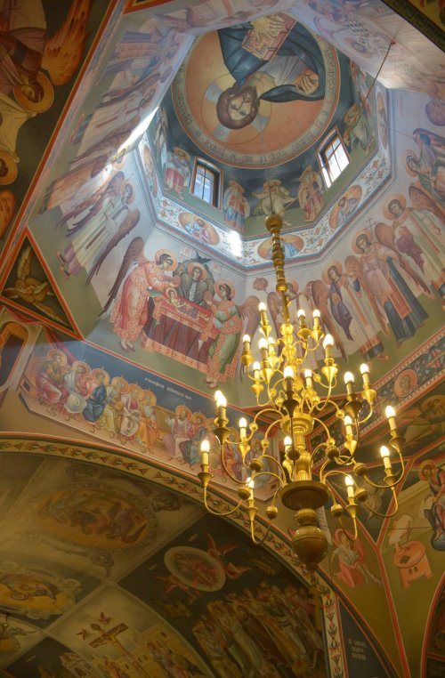Pictura bisericii de la Mănăstirea Sângeap- Basaraba a fost sfinţită Poza 36880
