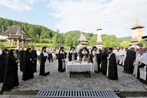 Hramul mănăstirii maramureșene Bârsana Poza 36546