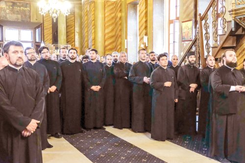 Cursuri pentru obţinerea gradelor profesionale în preoţie la Bucureşti Poza 36491