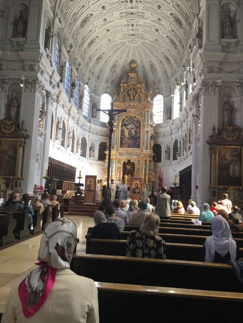 Liturghie panortodoxă la Biserica „Sfântul Mihail” din München Poza 36409