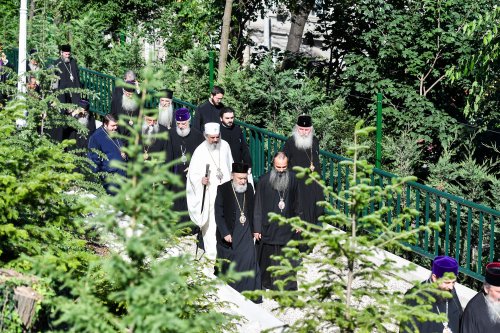 Vizită arhierească în Parcul „Grădina Maicii Domnului” Poza 36318