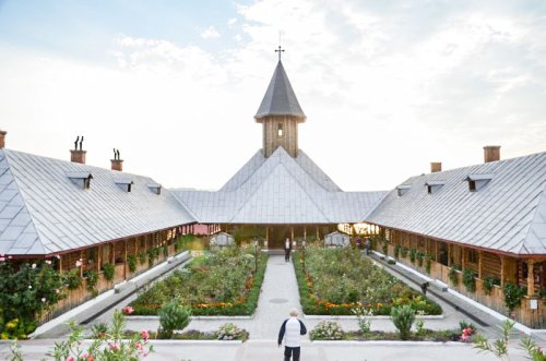 Mănăstirea „Sfânta Ana” de la Orşova, o ctitorie istorică Poza 34793