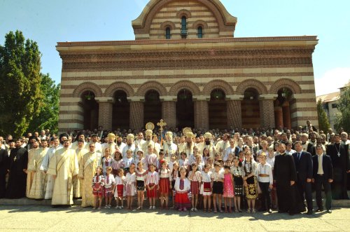 Sfântul Ierarh Nifon a fost sărbătorit la Târgovişte Poza 33950