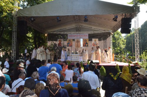 Sfântul Ierarh Nifon a fost sărbătorit la Târgovişte Poza 33951