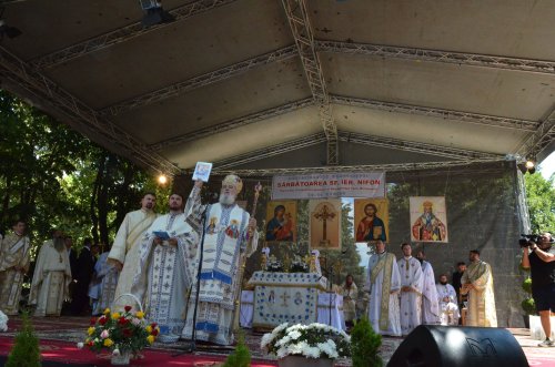 Sfântul Ierarh Nifon a fost sărbătorit la Târgovişte Poza 33953