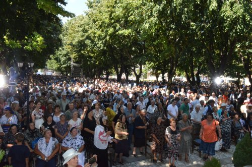 Sfântul Ierarh Nifon a fost sărbătorit la Târgovişte Poza 33954