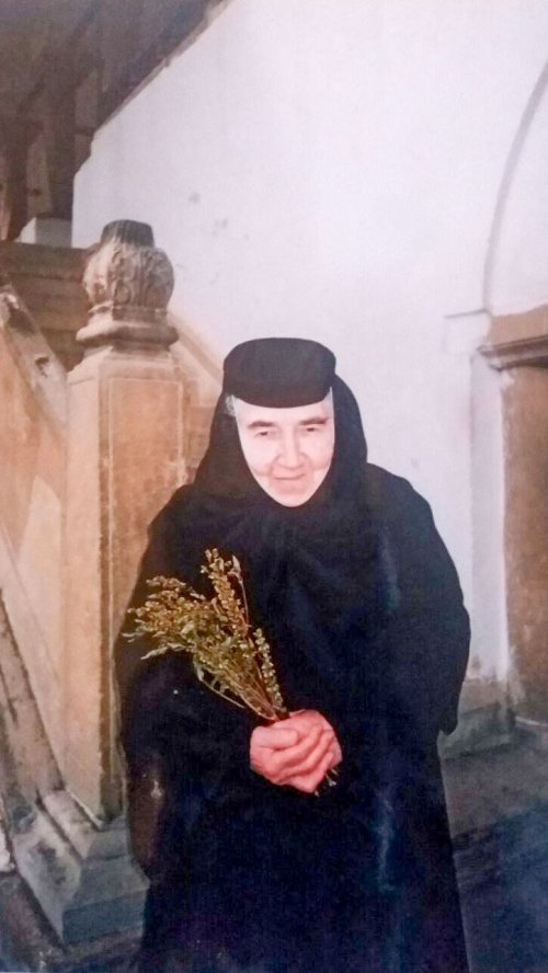 Maica Melania de la Hurezi, o viață închinată rugăciunii Poza 34007