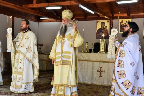 Liturghii arhiereşti în Mitropolia Olteniei Poza 33824