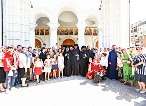 Slujiri arhierești în Muntenia și Dobrogea Poza 33454