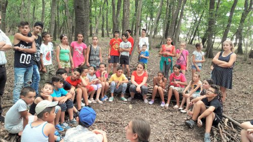 Tabără de pictură pentru copii, în parohia brașoveană Seliștat Poza 33431