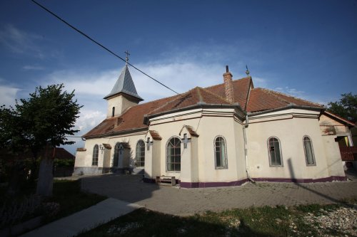 Biserica din Șura Mică, locul unde tinerii primesc învațătura sfântă Poza 33298