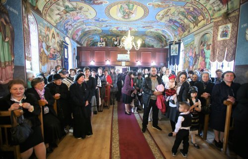 Biserica din Șura Mică, locul unde tinerii primesc învațătura sfântă Poza 33299