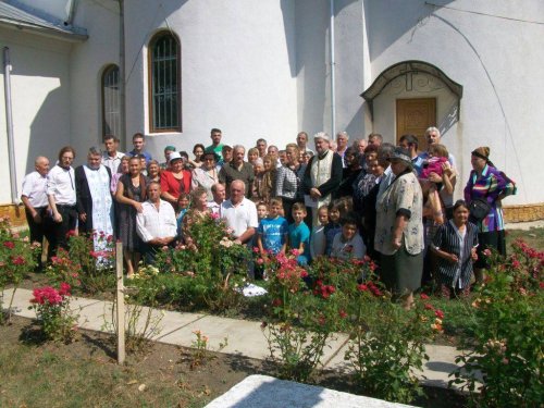 30 de ani de la sfinţirea bisericii din Strunga Poza 32983
